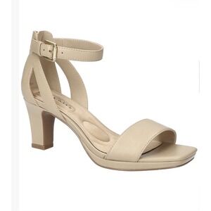 Easy Street Womens Ro Heeled Sandals 9.5 M Natural
